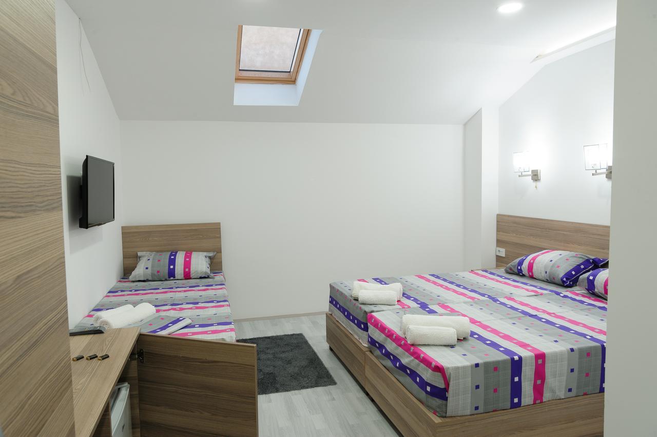 Atina Lux Hostel Leskovac  Zewnętrze zdjęcie